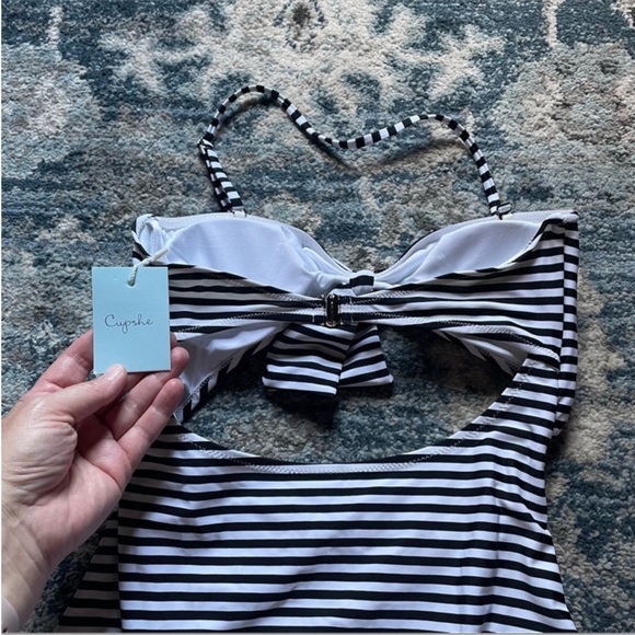 NWT! Cupshe Neat as a Pinstripe swimsuit medium - Picture 6 of 8